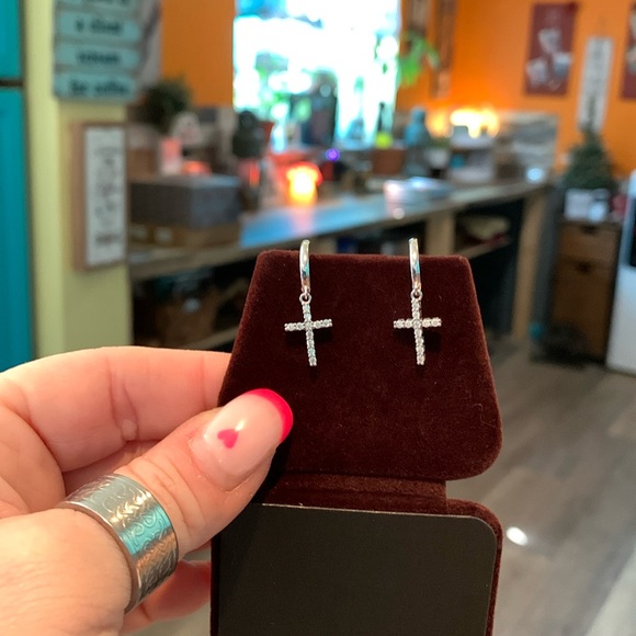 Dangle Moissanite cross earrings - Picture 7 of 7